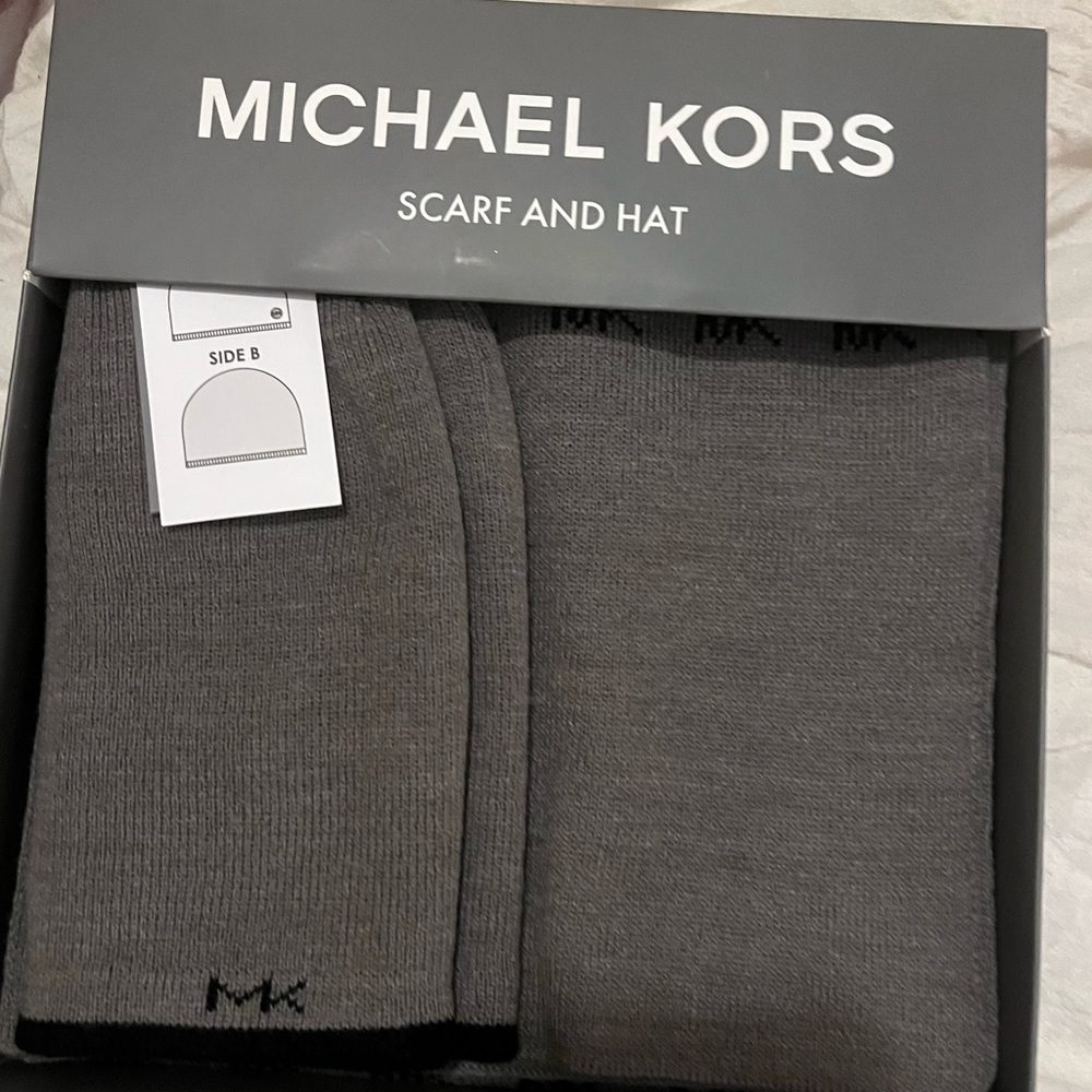 Michael kors men’s scarf and toboggan